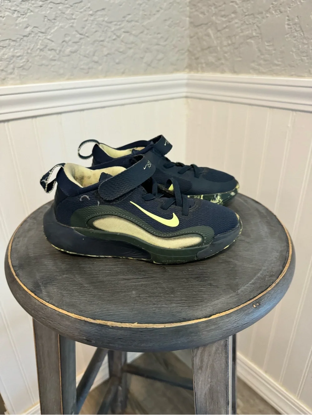 Nike Kids Navy and Light Green Swoosh Sneakers with Strap